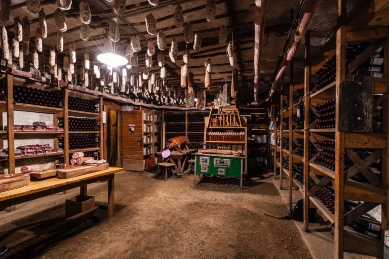 62311358-0-cantina-salumi-2-768x512